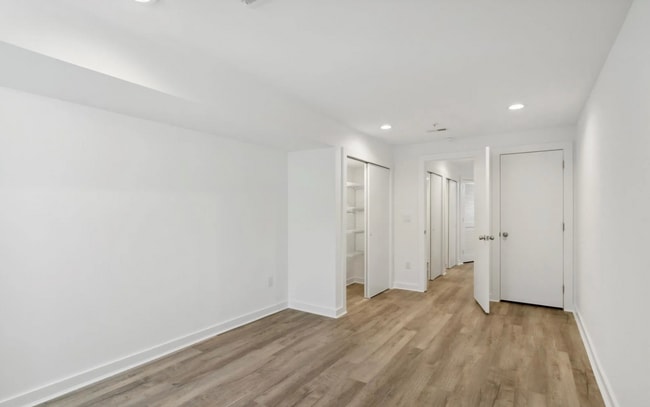 Photo - 721 N Dekalb St