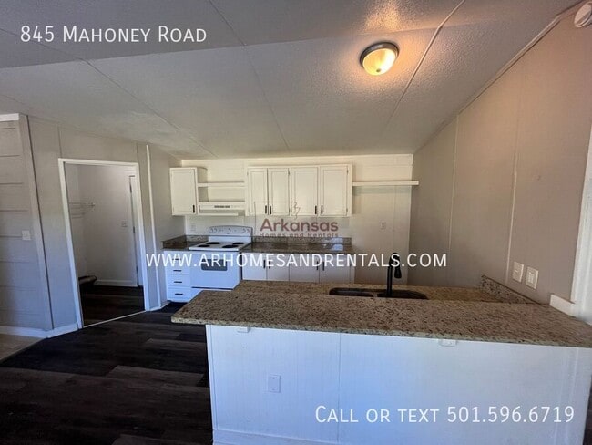 Photo - 845 Mahoney Rd