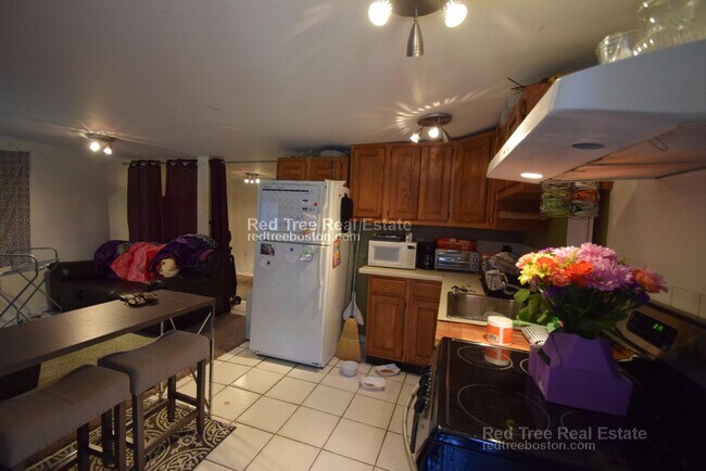 Photo - 680 Parker St