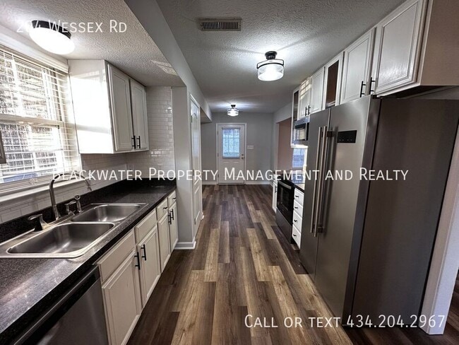 Photo - 204 Wessex Rd