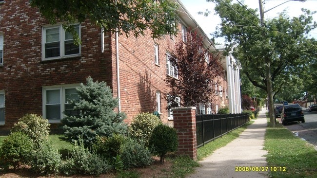 Photo - Professional Management, Modern, Large Apt...