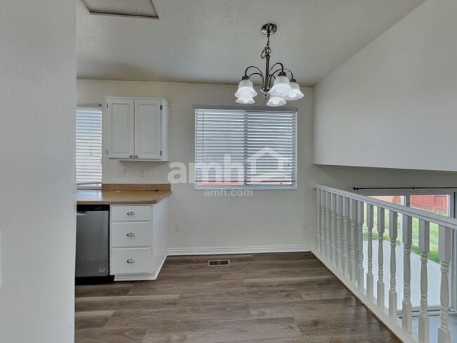 Photo - 5998 4050 W St