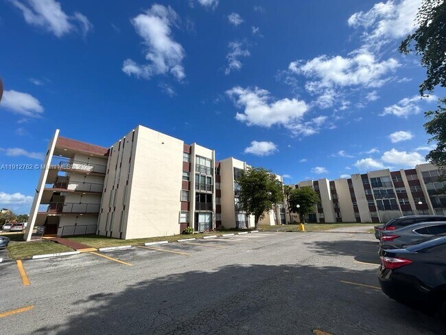 Photo - 9401 SW 4th St Unidad 111