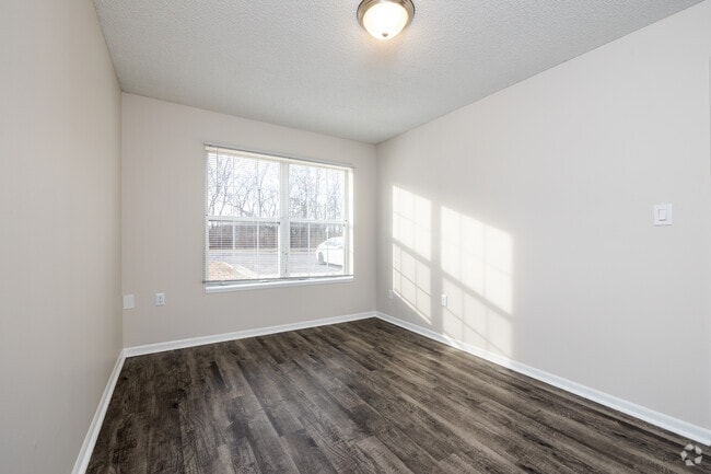 2BR, 1BA - 850SF/2nd Bedroom