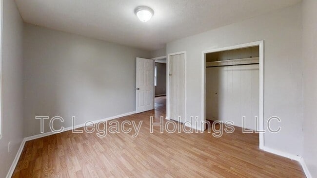 Photo - 102 Denham St