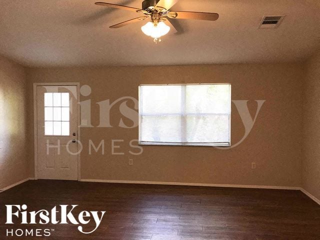 Photo - 1083 Riggs St