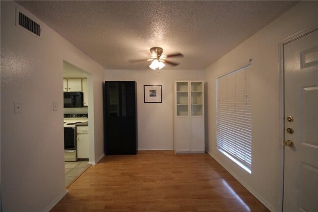 Photo - 2401 Leon St Unit 200