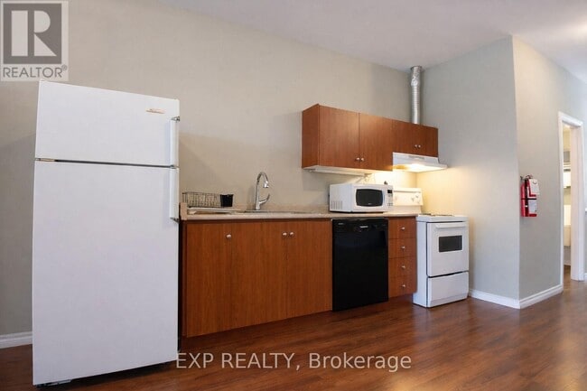 Photo - 1038 Coxwell Ave