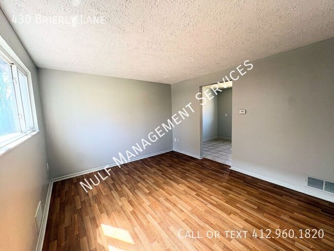 Photo - 430 Brierly Ln