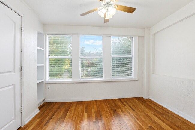 Photo - 1025 W Craig Pl