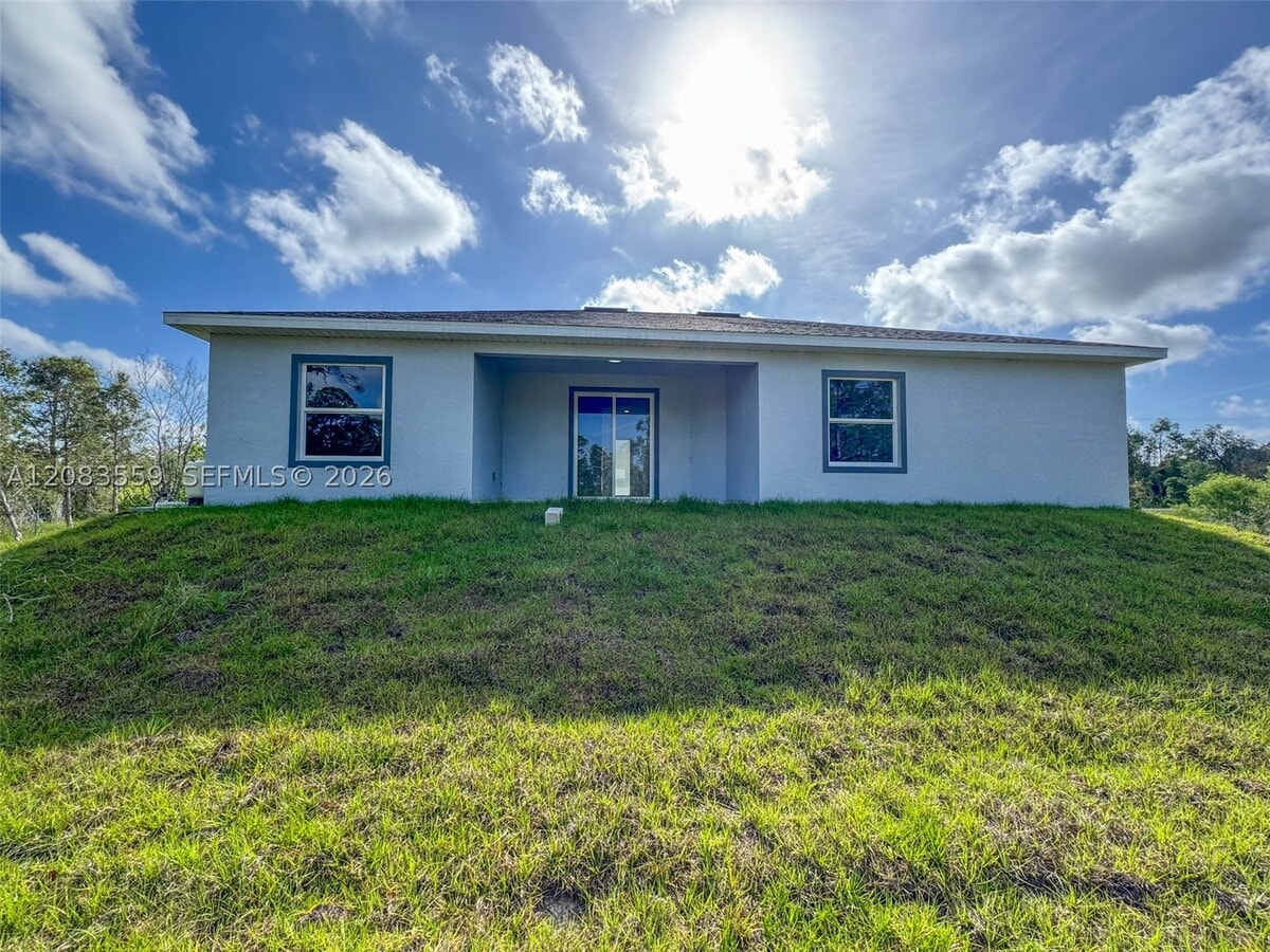 Photo - 852 Belden Ave
