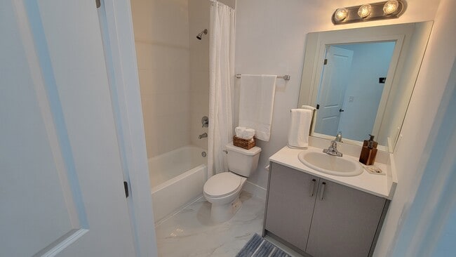 Photo - 1380 W 30th St Unit B5