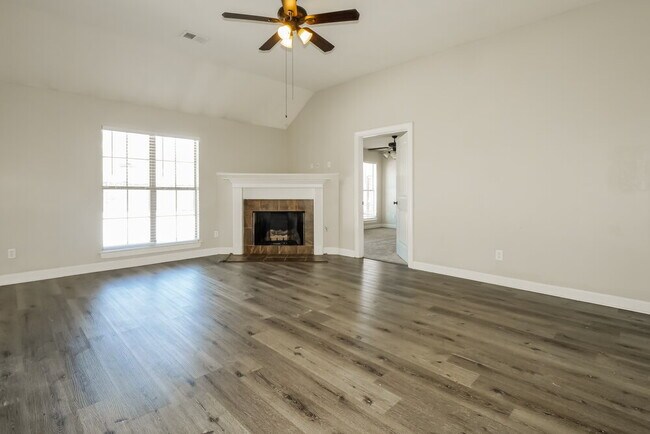 Photo - 8213 Park Pike