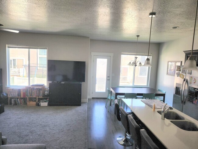 Photo - 3982 W 1650 N