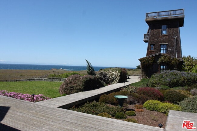 Photo - 45340 Little Lake St