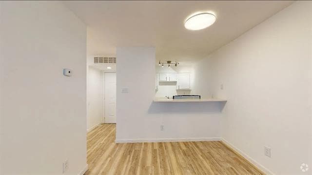 Building Photo - 4717 Columbia Ave Unit 202 Rental