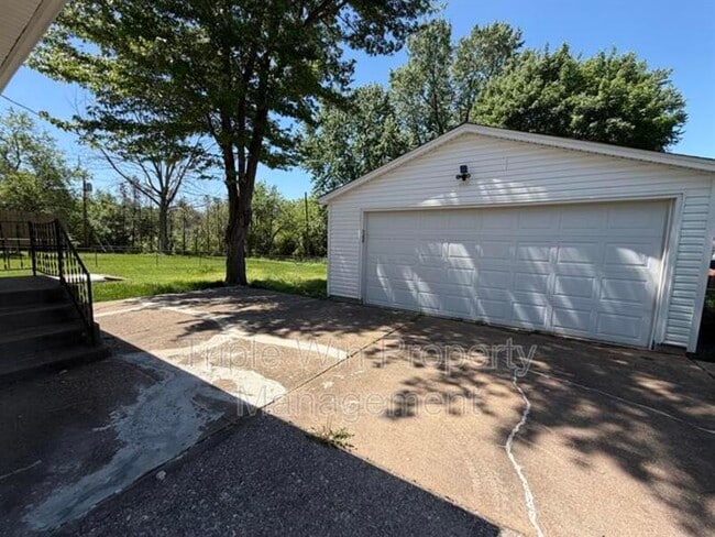 Photo - 185 St Eugene Ln