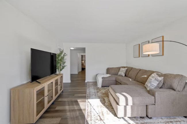 Photo - 3910 E Gatewood Ln Unit Apt 2