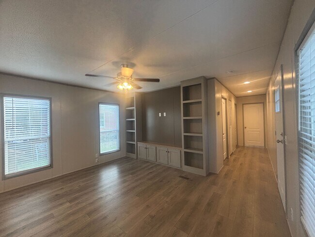 Photo - 210 Betty St