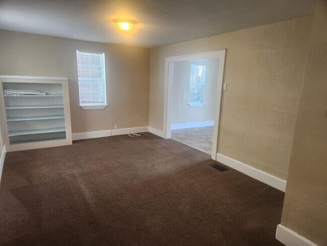 Photo - 801 N Gladstone Ave