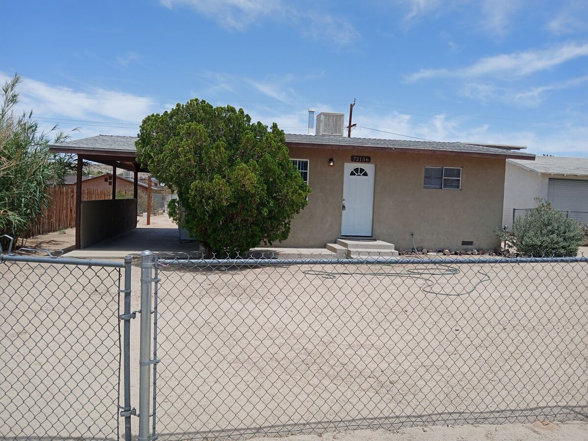 Welcome to our 2 Bedroom 1 Bath House - Welcome to our 2 Bedroom 1 Bath House
