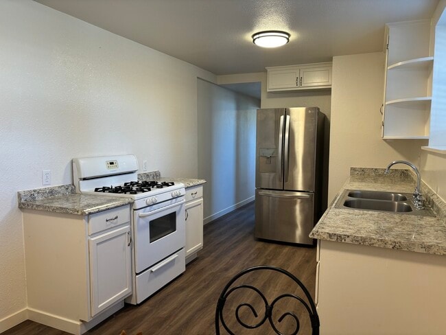 Building Photo - 115 Wilbur Ave Unit B Rental
