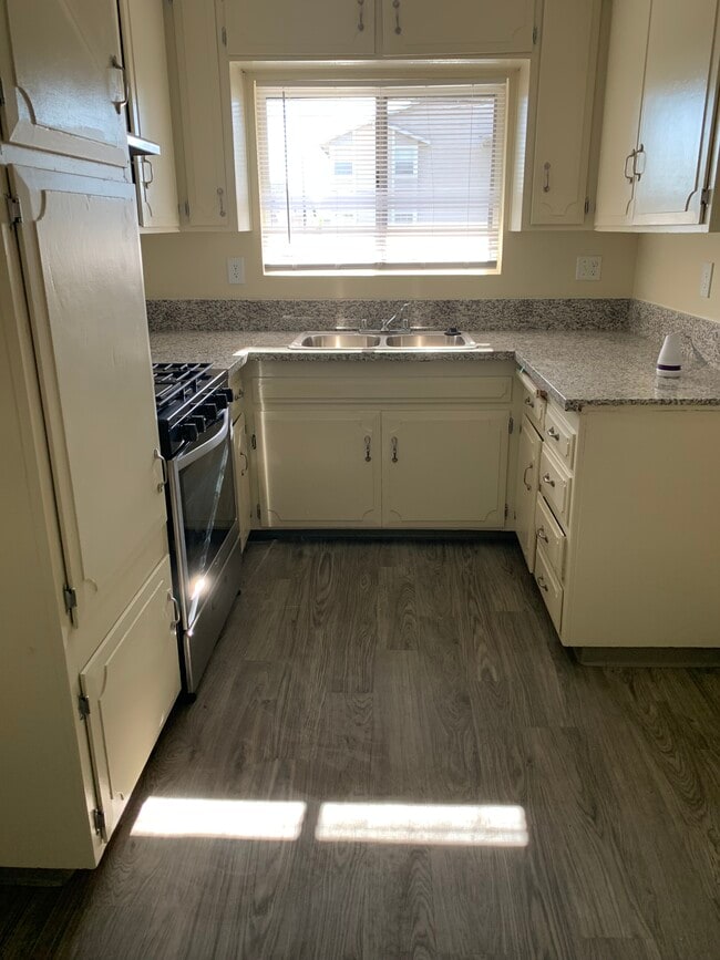 Building Photo - Executive Park Apartments