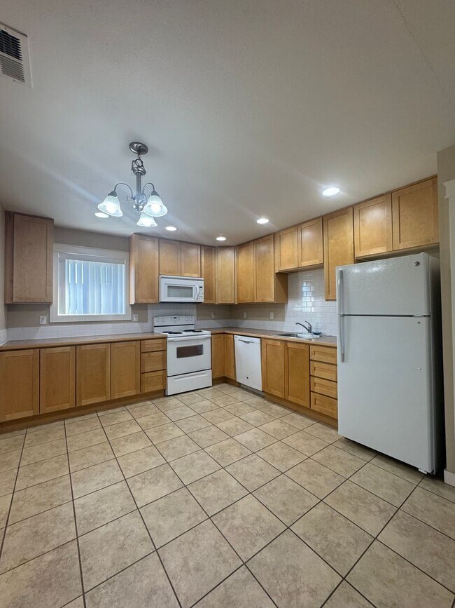 Photo - Cambridge Place I - 2235 Unit #2