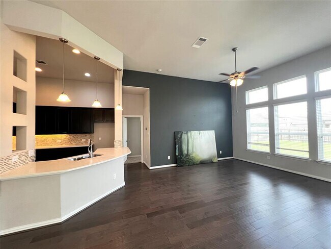 Photo - 613 Palmilla St