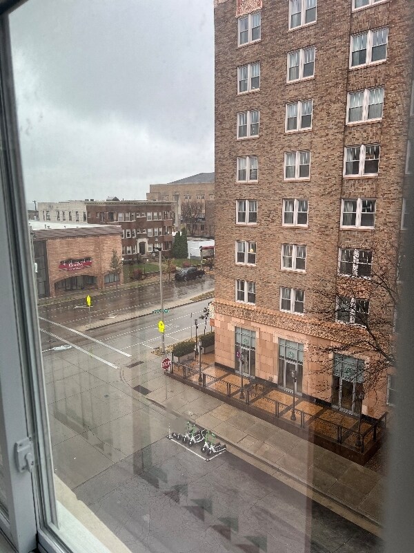 2224 W Wisconsin Ave