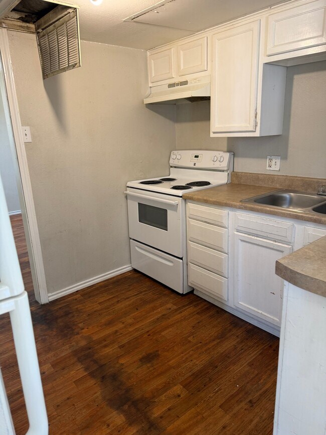 Photo - 750 Bonham St Unidad 20