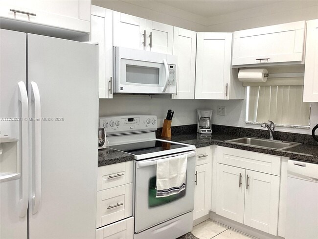 Photo - 9511 N Hollybrook Lake Dr Unit 305