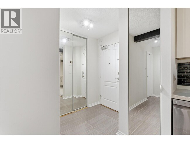 Photo - 2012 Fullerton Ave Unité 218