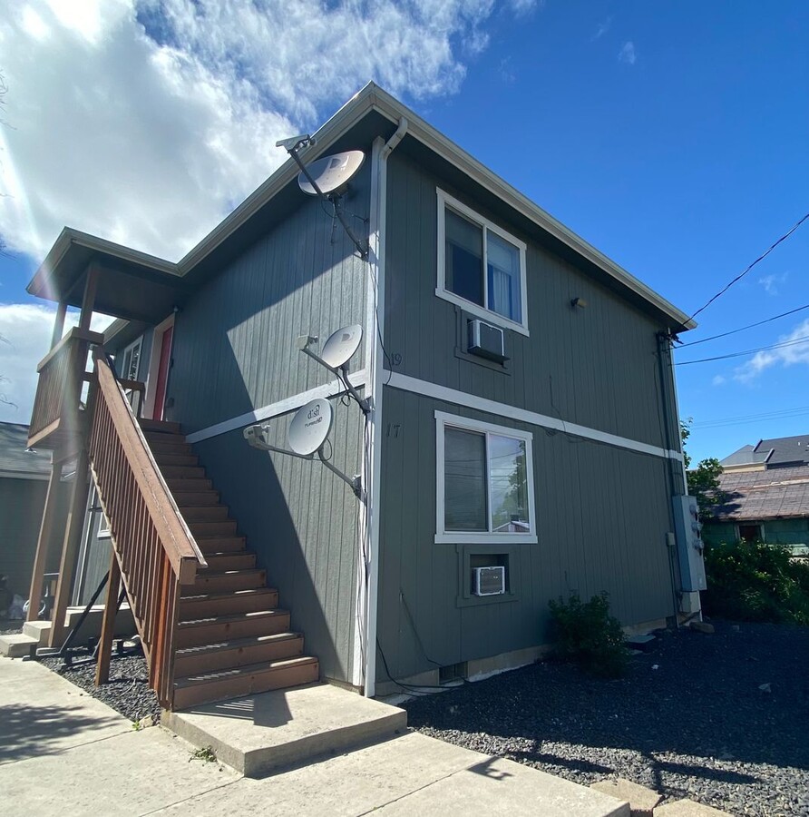 Photo - On Campus! Cheney 2 bedroom 1 bath duplex Available July 10th! Unit 19 Erie St