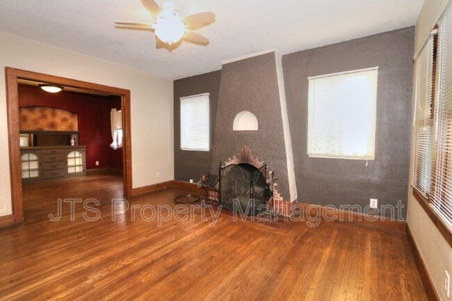 Photo - 2009 27th St