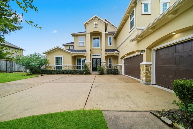 33 Combwell Garden