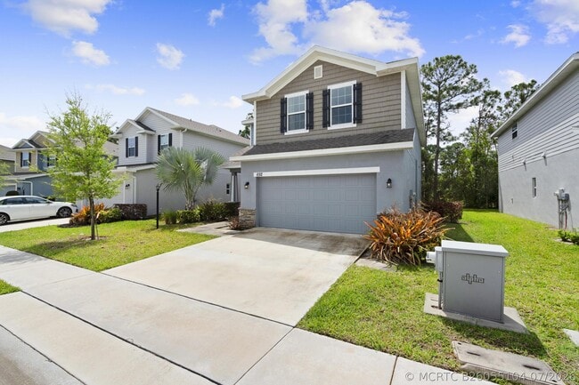 Photo - 692 NE Turtleback Trail