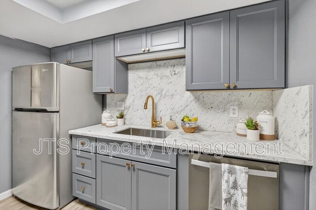 Photo - 728 Clipper Way