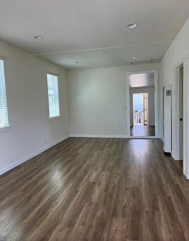 Photo - 631 Indiana Ave Unidad FRONT