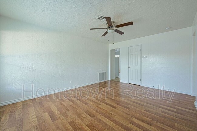 Photo - 1407 NW Logan Ave