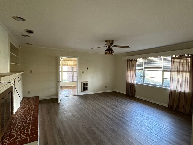 Photo - 801 E Barnard St