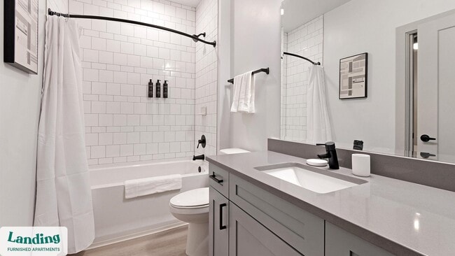 Photo - 1148 N Main St Unidad 206