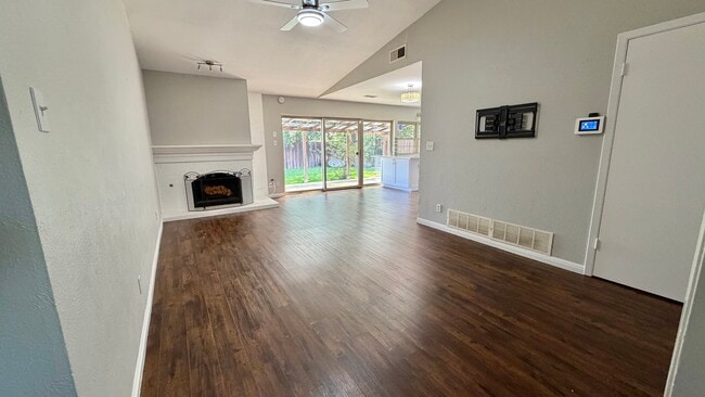 Photo - 1803 Redbud Cir