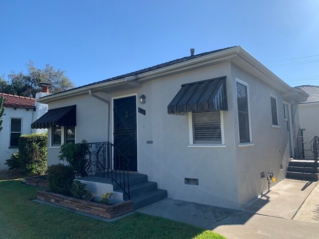Cottage Exterior - 318 N Bushnell Ave Unit 318