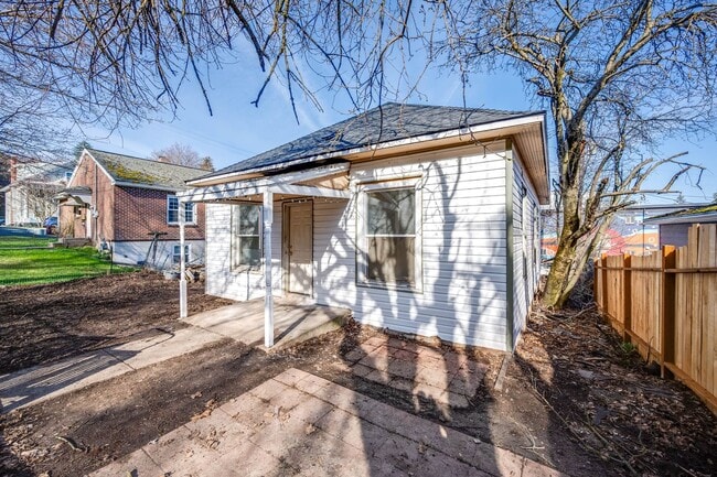 Remodeled 2 Bedroom Home Near WSU & Downto... - Remodeled 2 Bedroom Home Near WSU & Downto...