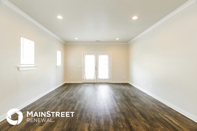 Photo - 200 Creek Run Way