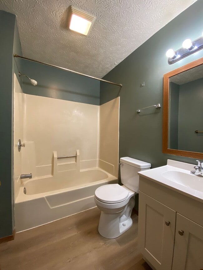 Photo - 208 S Spring St Unit APT. B