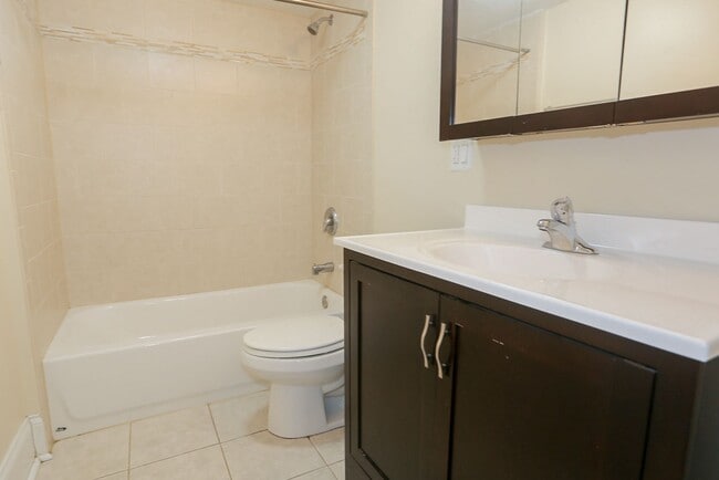 Photo - 877 W Lill Ave Unit D1