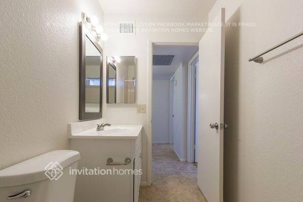 Photo - 1129 E Hampton Cir