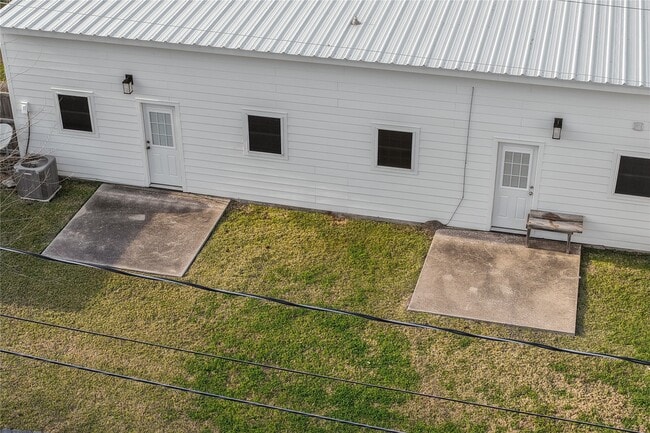 Building Photo - 7900 B St Unit B